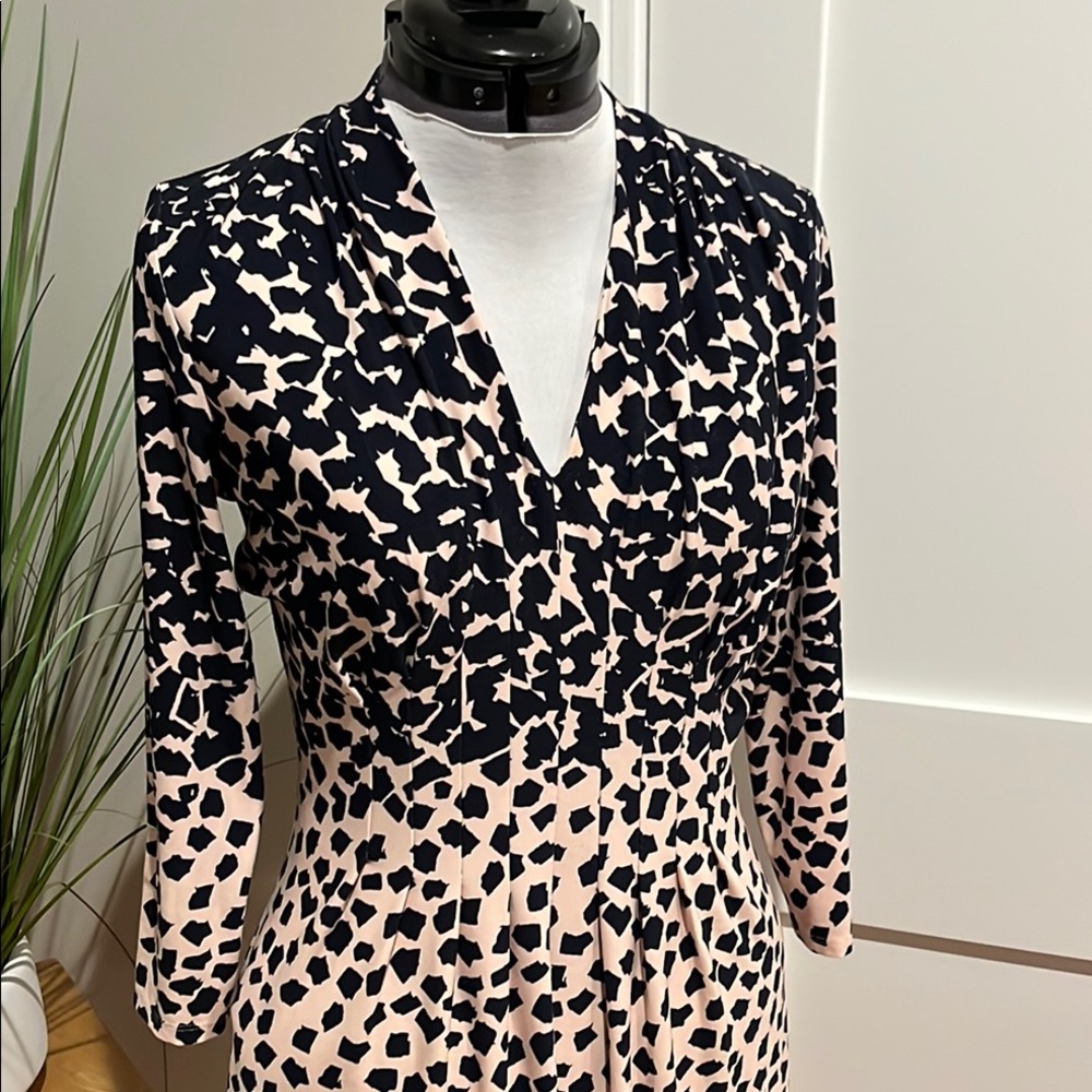Chic Navy and Cream Patterned Dress